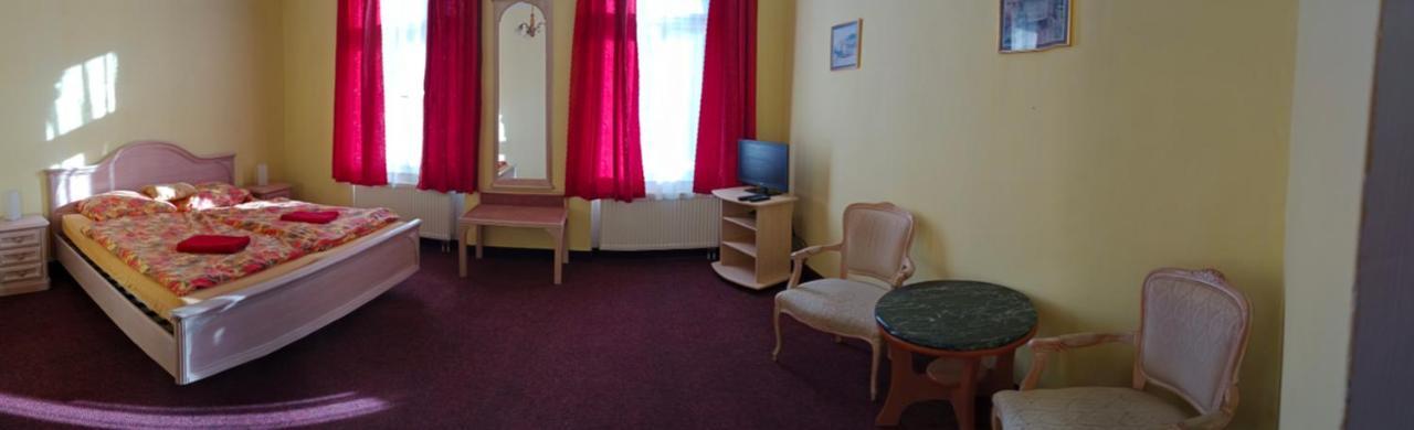 Hotel St. Maur à Bečov nad Teplou Extérieur photo